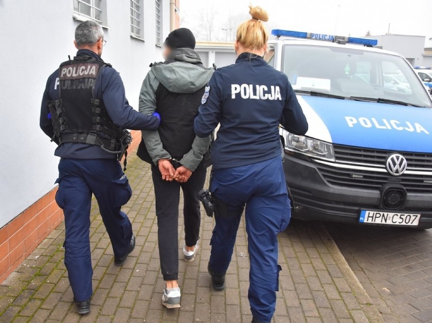 Starogard Gdański. Pościg policjantów za 34-letnim recydywistą. Mężczyzna został złapany na gorącym uczynku