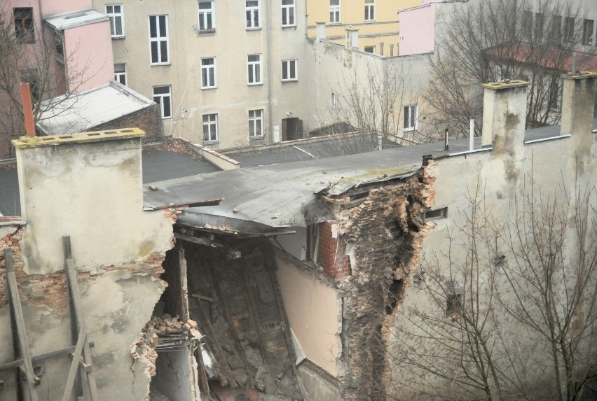 Katastrofa budowlana w Łódzkiem. Budynek zawalił się przy ul. Dąbrowskiego w Piotrkowie! ZDJĘCIA
