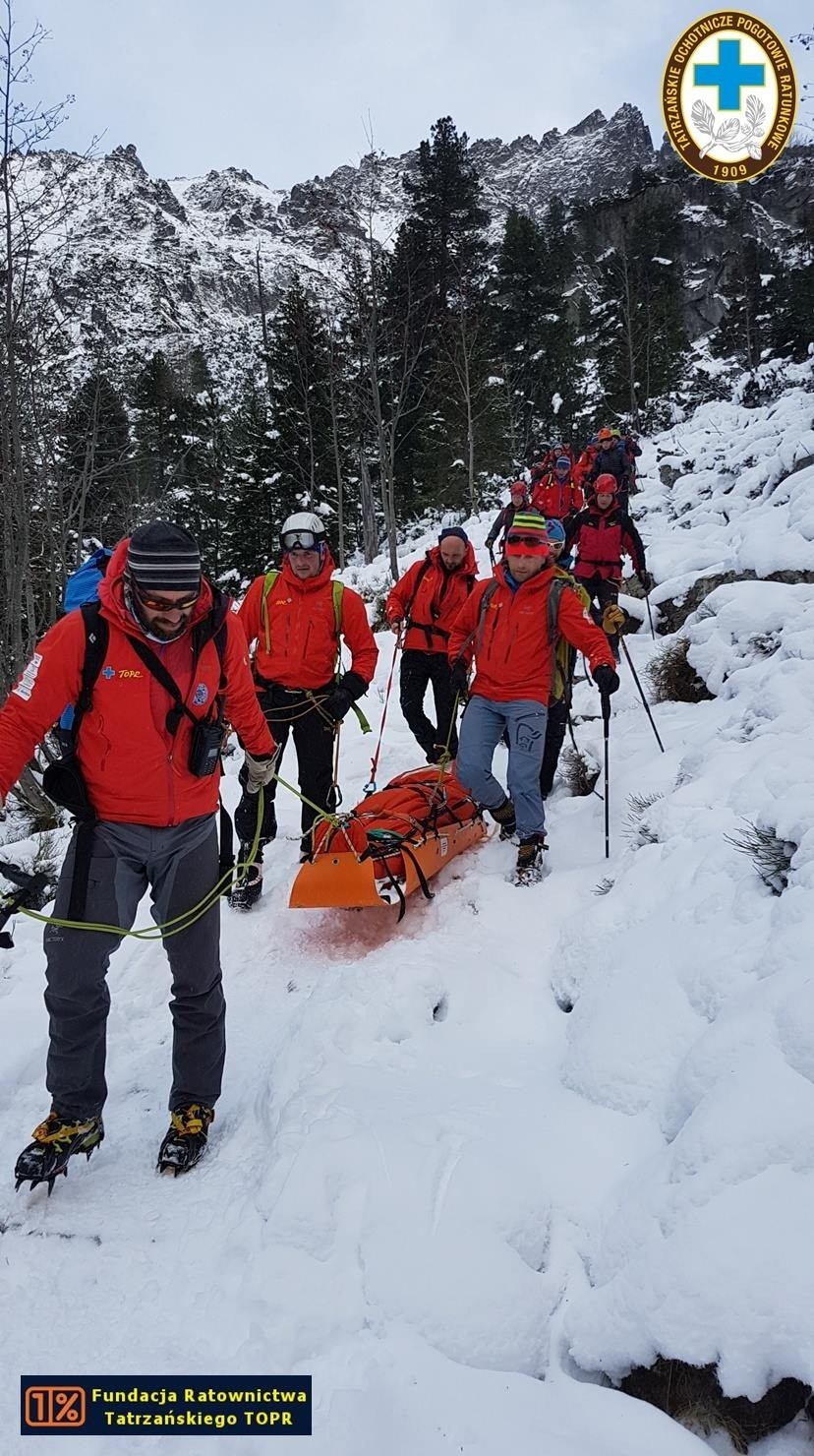 Tatry. TOPR opublikował zdjęcia z wypadku lawinowego na Rysach [ZDJĘCIA]