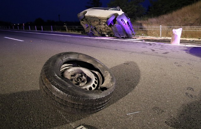 Kierowca busa nie przeżył zderzenia z golfem jadącym pod prąd