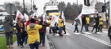 Opolska Solidarność murem za zwolnionym związkowcem. Pikieta przed zakładem pracy w Dobrzeniu Wielkim