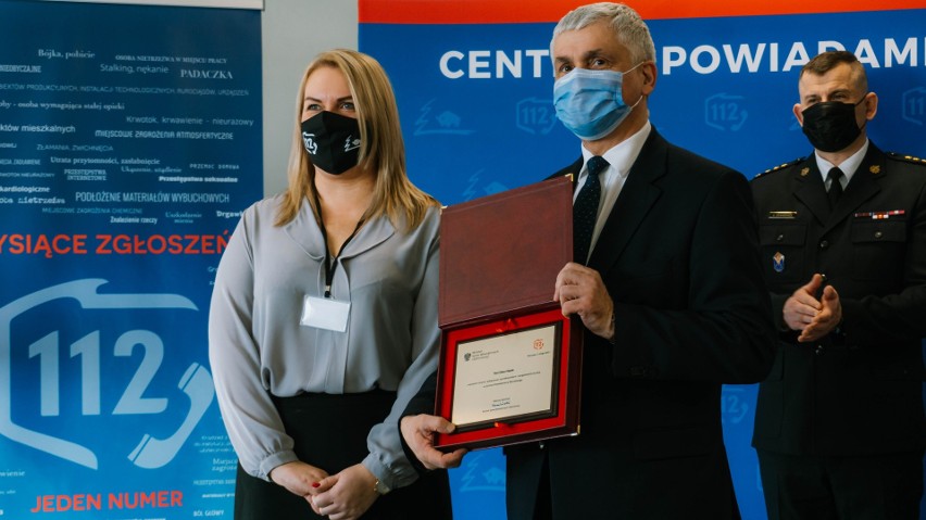 Z okazji Europejskiego Dnia Numeru Alarmowego 112 szef MSWiA nagrodził pracowników Centrum Powiadamiania Ratunkowego w Białymstoku