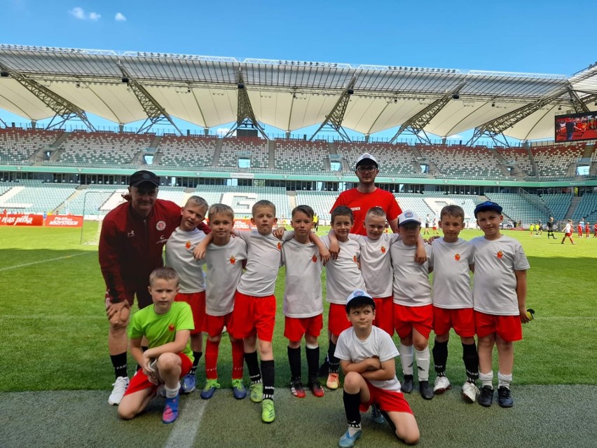 Młodzi piłkarze KS Warka triumfowali w finale Mini Mistrzostw Świata! Turniej odbył się na stadionie Legii Warszawa