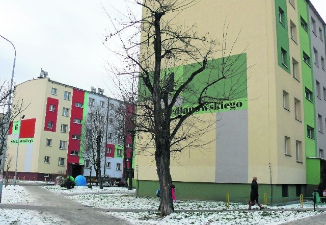 Przy ulicy Siedlanowskiego bloki administrowane przez spółdzielnię są już ocieplone i wyremontowane.
