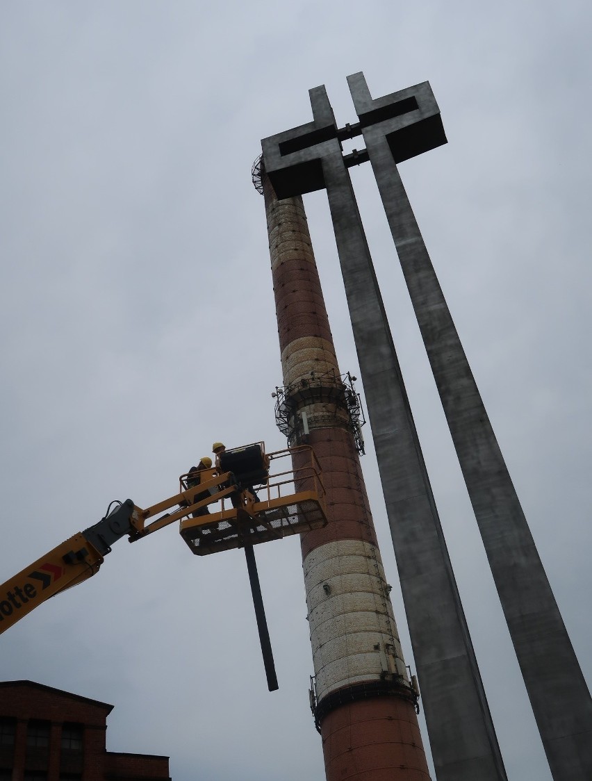 Krzyż przy kopalni Wujek został już oddany do renowacji.