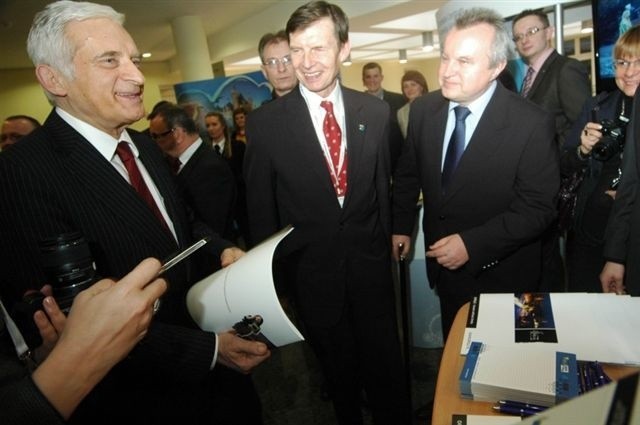 Jerzy Buzek (z lewej), Ryszard Zembaczyński i Bogusław Wierdak
