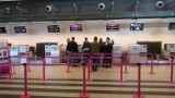 Katowice: Polacy na lotnisku w Pyrzowicach. Pełni obaw lecą do Paryża 