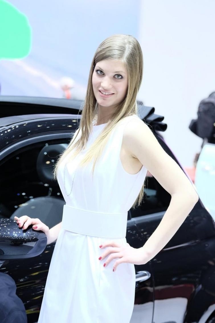 Zdjęcia dziewczyn - Geneva International Motor Show 2014