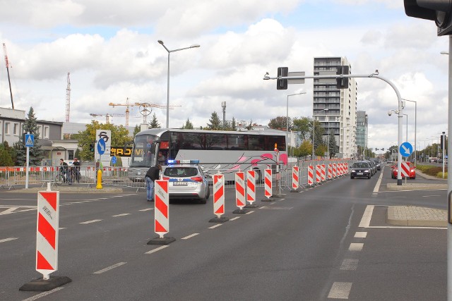 Prawie pięć tysięcy zawodników wystartowało na czterech dystansach podczas piątej edycji imprezy Skoda Poznań Bike Challenge. Nowa trasa ze startem i metą w okolicach Stadionu Miejskiego może przypadła do gustu uczestnikom, ale nie mieszkańcom podpoznańskich miejscowości. Z taką falą krytyki i niezadowolenia dotychczas organizatorzy się jeszcze nie spotkali...Zobacz kolejne zdjęcie --->