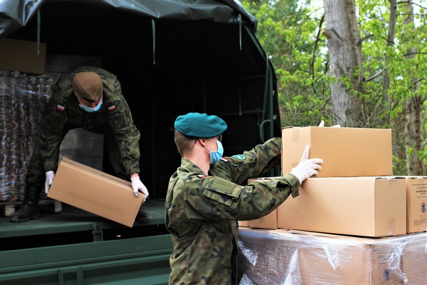 Ostrołęka. Żywność dotarła do miasta. Powstanie 1500 paczek, które dotrą do najbardziej potrzebujących. Zobaczcie zdjęcia