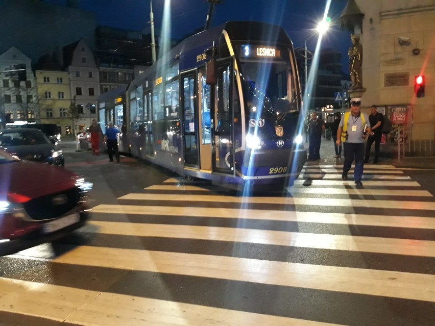 Wykolejenie tramwaju w centrum. Wagon wpadł na przejście dla pieszych