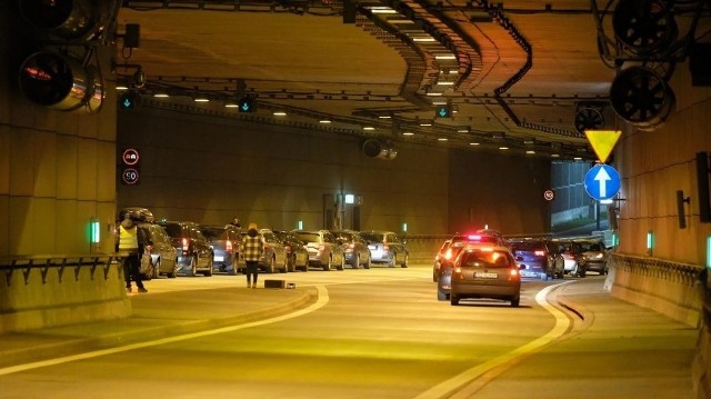 Kierowcy muszą uzbroić się w cierpliwość. Przez zablokowany tunel w Katowicach, tworzą się ogromne korki.