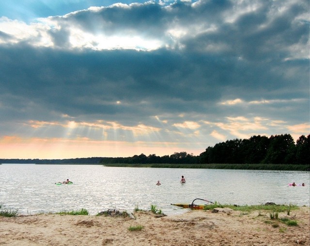 Plaża nad jeziorem Stelchno