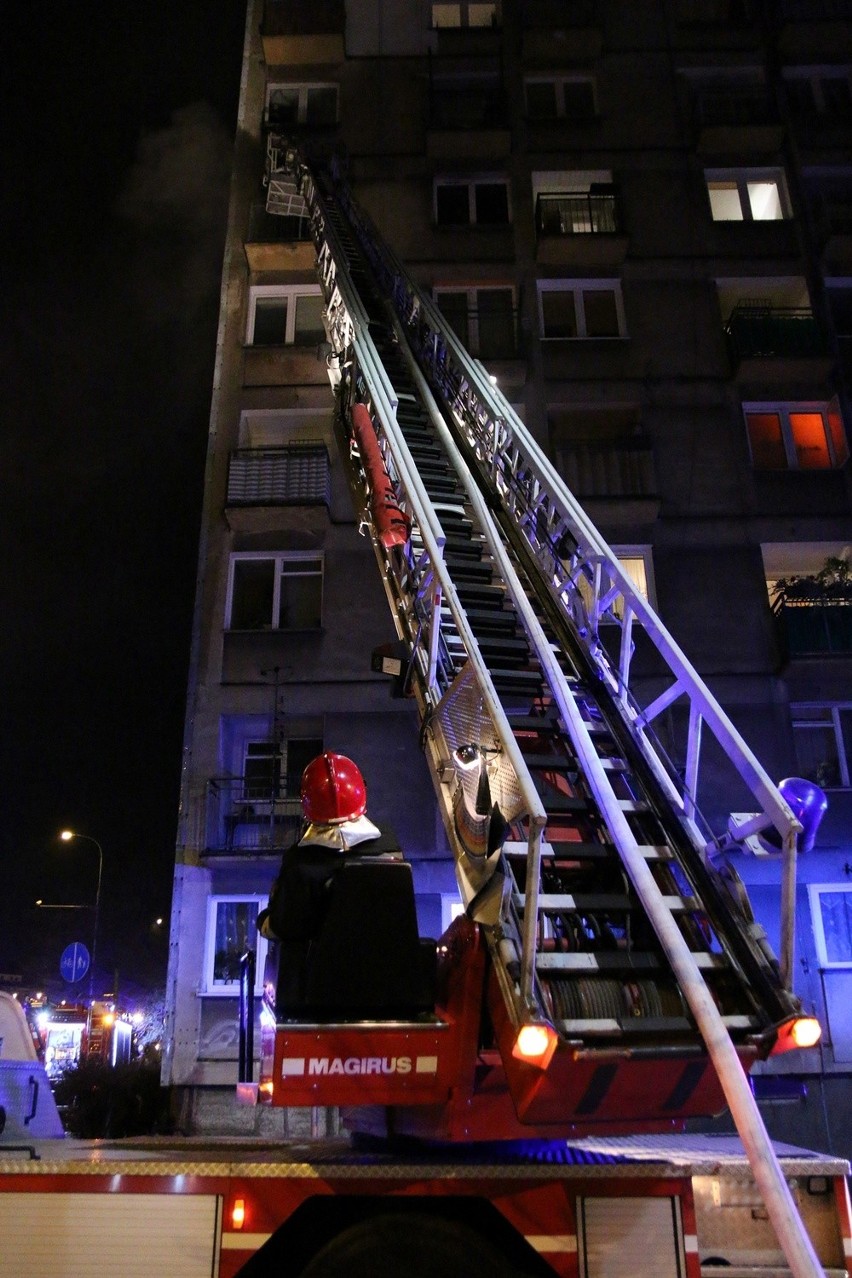 Pożar w bloku w centrum miasta 
