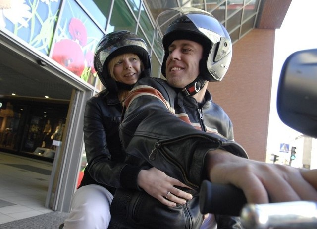 Pani Katarzyna była zachwycona jazdą na Harleyu Davidsonie.