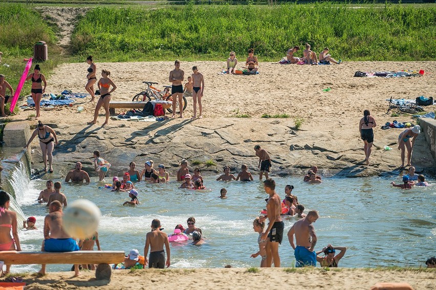 Upały w Nowym Sączu. Tłumy na plaży nad Kamienicą [ZDJĘCIA]