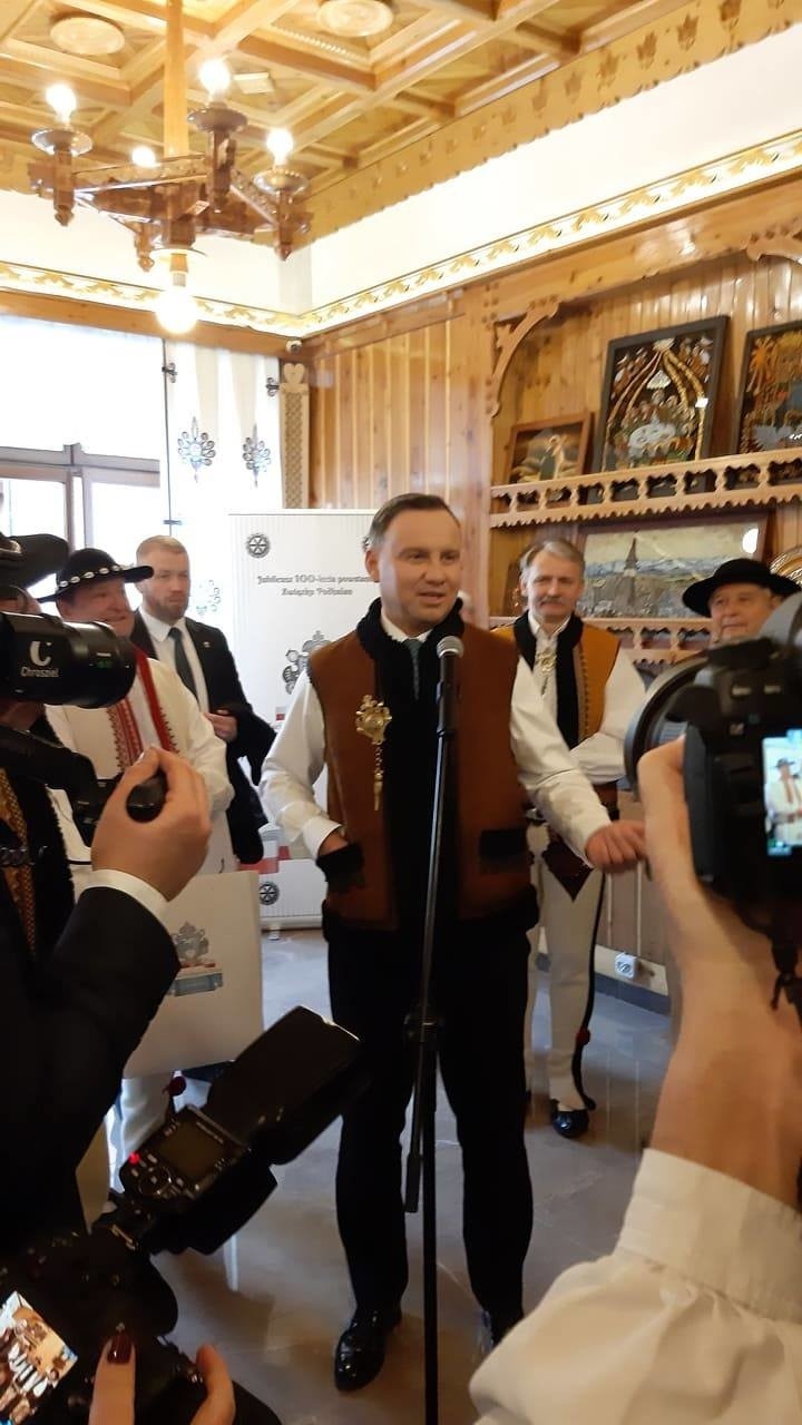 Zakopane. Prezydent Andrzej Duda dostał góralski serdak [ZDJĘCIA]