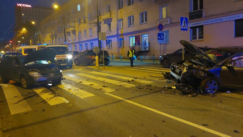 Wypadek na przejściu dla pieszych na Narutowicza. Trzy osoby w szpitalu