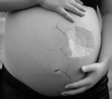 Martwy noworodek w toalecie w domu w Gierałtowicach. Prokuratura: "Dziecko urodziło się żywe"