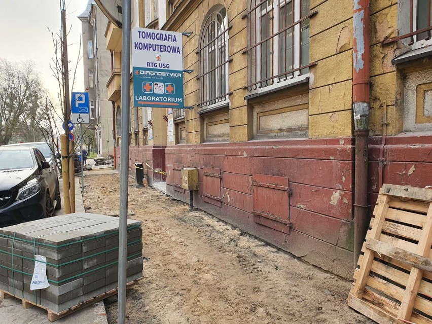 Na Wileńskiej w Słupsku nie ma miejsca dla pieszych, bo...