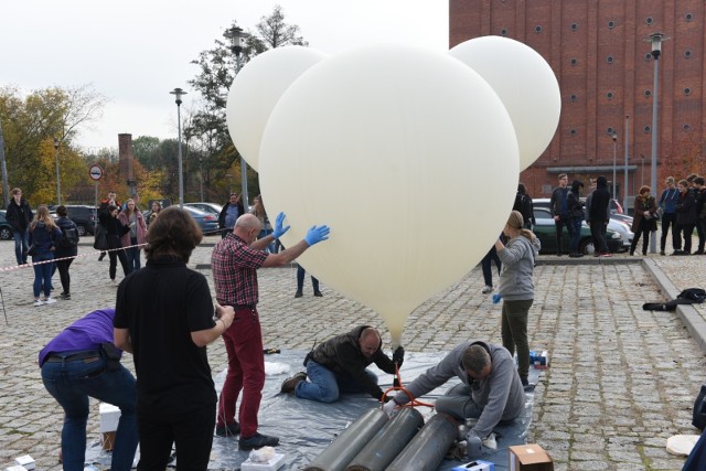 Start balonów stratosferycznych sprzed Młyna Wiedzy w Toruniu