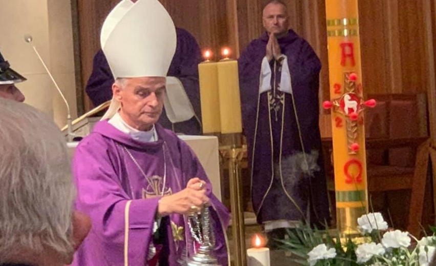 Ksiądz Biskup Marian Florczyk przewodniczył mszy pogrzebowej...