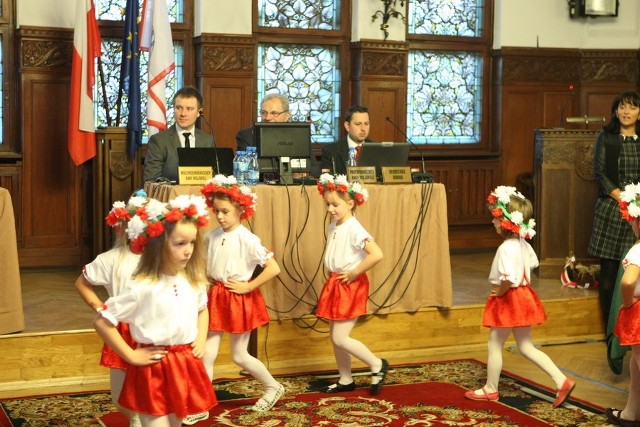 Przedstawienie przedszkolaków na środowej sesji w Przedstawienie przedszkolaków na środowej sesji w Słupsku.