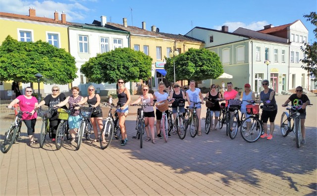 Przejażdżki rowerowe dla pań startują w każdą niedzielę o godzinie 17 z placu Bartosza Głowackiego w Tarnobrzegu.