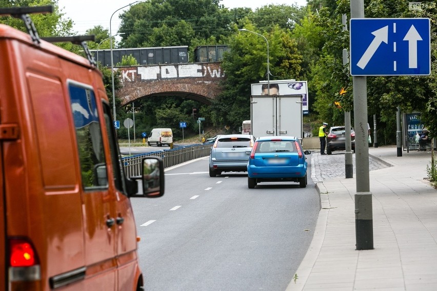 Pojedziemy obowiązkowo „na suwak” i zrobimy korytarz. Nowelizacja prawa o ruchu drogowym uporządkuje ruch