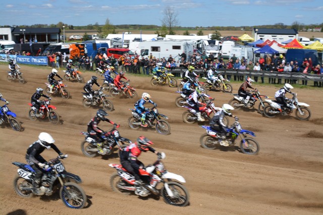 Na więcborskim torze motocrossowym Plebanka rywalizowało blisko 300 zawodników.