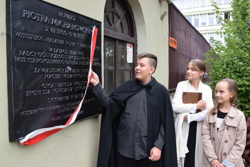 Wybitny malarz Piotr Michałowski ma tablicę pamiątkową na kieleckim Białogonie [WIDEO, ZDJĘCIA]