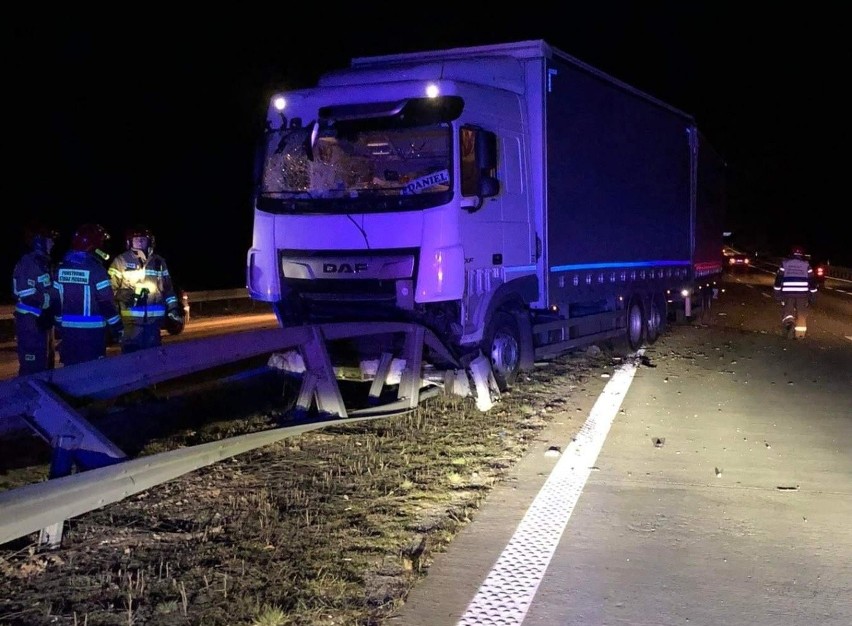 Groźny wypadek na autostradzie A4 pod Chojnowem. Samochód...
