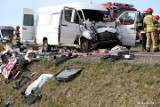 Wypadek na obwodnicy Stalowej Woli i Niska. Po zderzeniu ciężarówki i busa trzy osoby ranne. Jedną z nich do szpitala zabrał śmigłowiec LPR!