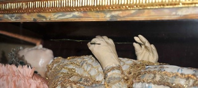 W woskowej figurze znajduje się szkielet św. Kandyda z Rzymu