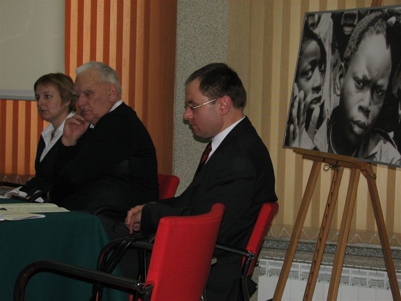 Ryszard Kapuściński - pełna sala na sesji o pisarzu