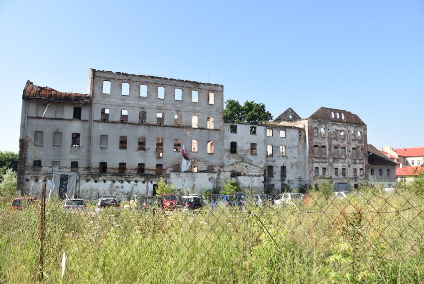 Pozostałości młyna Szancera straszą w centrum Tarnowa....