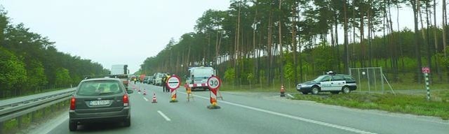Jeden pas ruchu zablokowany. Policja kontroluje ruch w kierunku Bydgoszczy. 