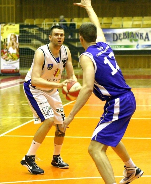 Wojciech Barycz (z piłką) nie zagra już w drużynie koszykarzy Siarki Tarnobrzeg.
