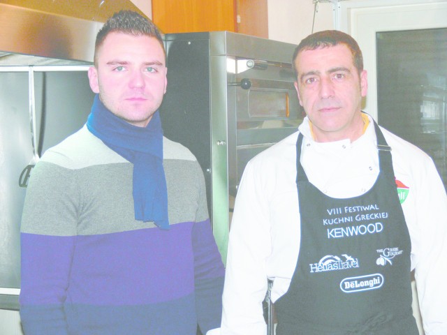 W kuchni Greckiej Restauracji Online króluje Dimitros Chatzimpeis, rodowity Grek (z prawej). Na zdjęciu razem z właścicielem lokalu Łukaszem Szczepańskim.