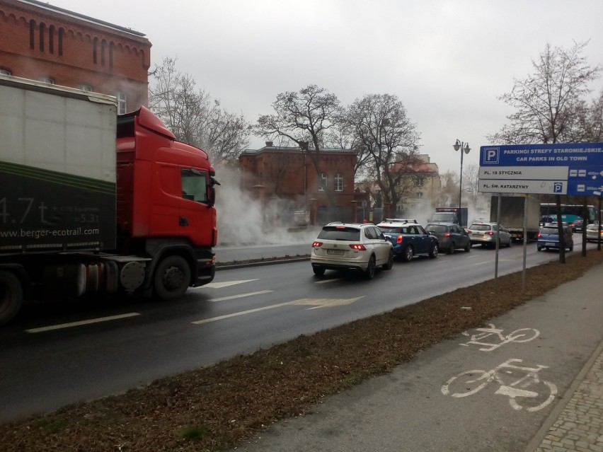 Pilne! Awaria ciepłociągu przy ulicy Dobrzyńskiej!