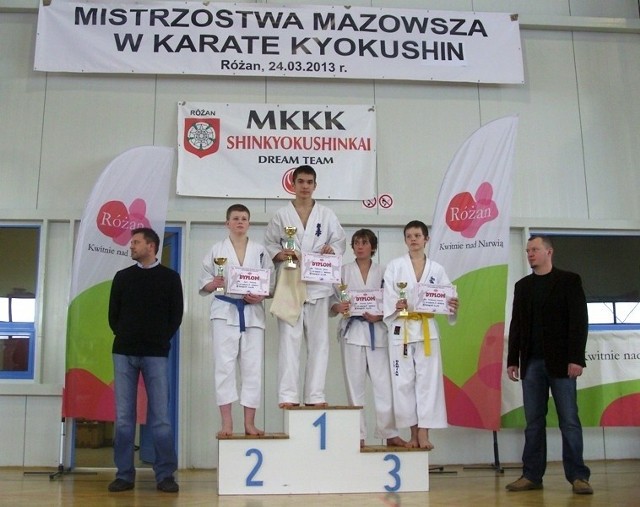 Jakub Popławski na najwyższym stopniu podium.