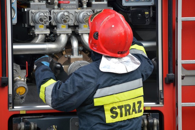 Strażacy z Sępólna gasili pożar w mieszkaniu budynku wielorodzinnego w Dorotowie
