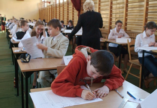 Dzięki zaświadczeniom szóstoklasiści i gimnazjaliści mają 30 minut więcej na napisanie egzaminu.