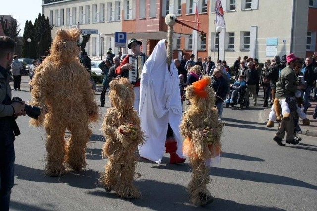 Pochód z niedźwiedziem w Czerniejewie