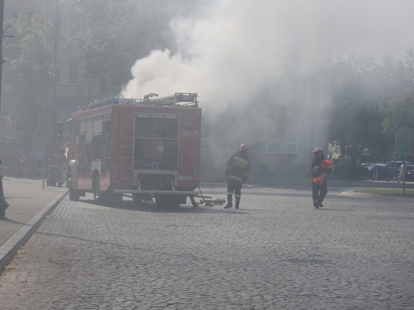 Na Placu Uniwersyteckim w Białymstoku spaliła się zamiatarka...
