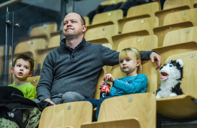 Bydgoskie koszykarki pokonały we własnej hali Widzew Łódź 75:59 w kolejnym meczu Basket Ligi Kobiet. Przewaga Artego uwidoczniła się dopiero po przerwie, po 20 minutach było bowiem zaledwie 33:31. Zobacz zdjęcia z "Artego Areny" >>>[sc]POLUB NASZ PROFIL NA FACEBOOKU[/sc]