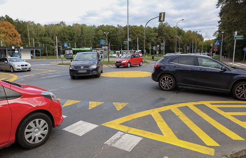 Skargi na sezonowe minirondo przy Głębokim. Lepiej będzie dopiero z wielkim rondem 