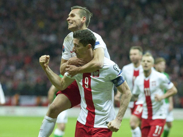 Robert Lewandowski (z nr 9) znów strzelił niezwykle ważnego gola. 13 trafienie naszego kapitana w eliminacjach EURO 2016 zapewniło nam awans na przyszłoroczny turniej we Francji.