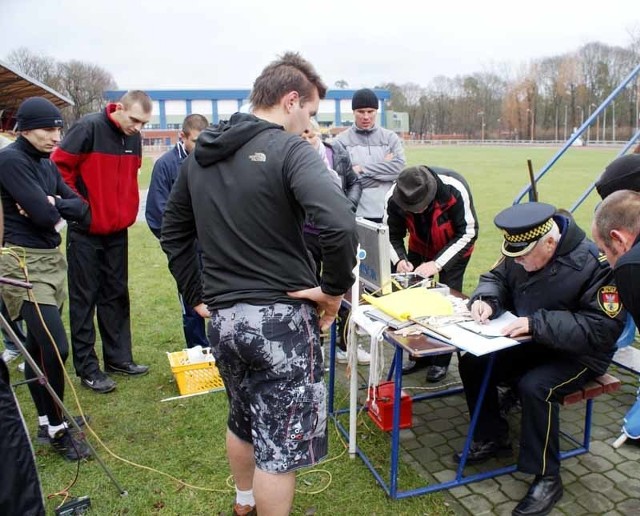 Na 69 kandydatów eliminacje na stadionie przeszło 39