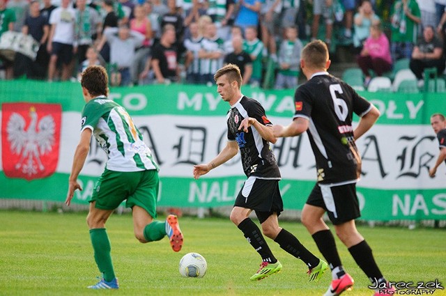 Na jesień Łódzki Klub Sportowy przegrał w Radomiu 0:3. Tym razem zdołał wywalczyć przed własną publicznością z liderem jeden punkt.